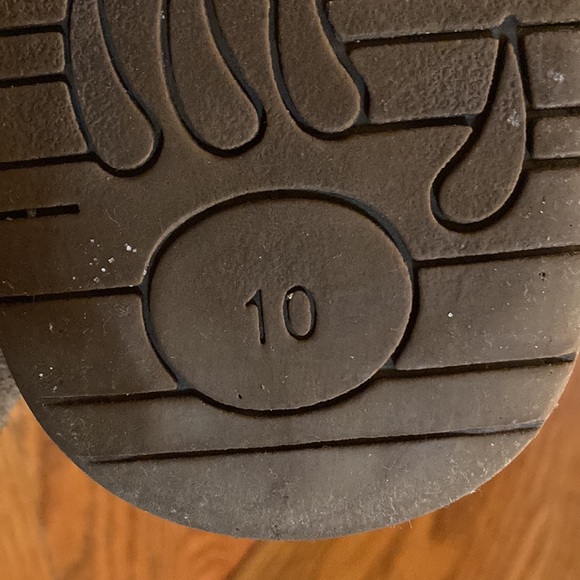 Women’s Bearpaw boots - Picture 6 of 7